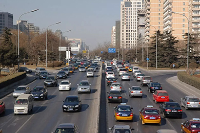 鬧市開車必學技巧，你會幾招？